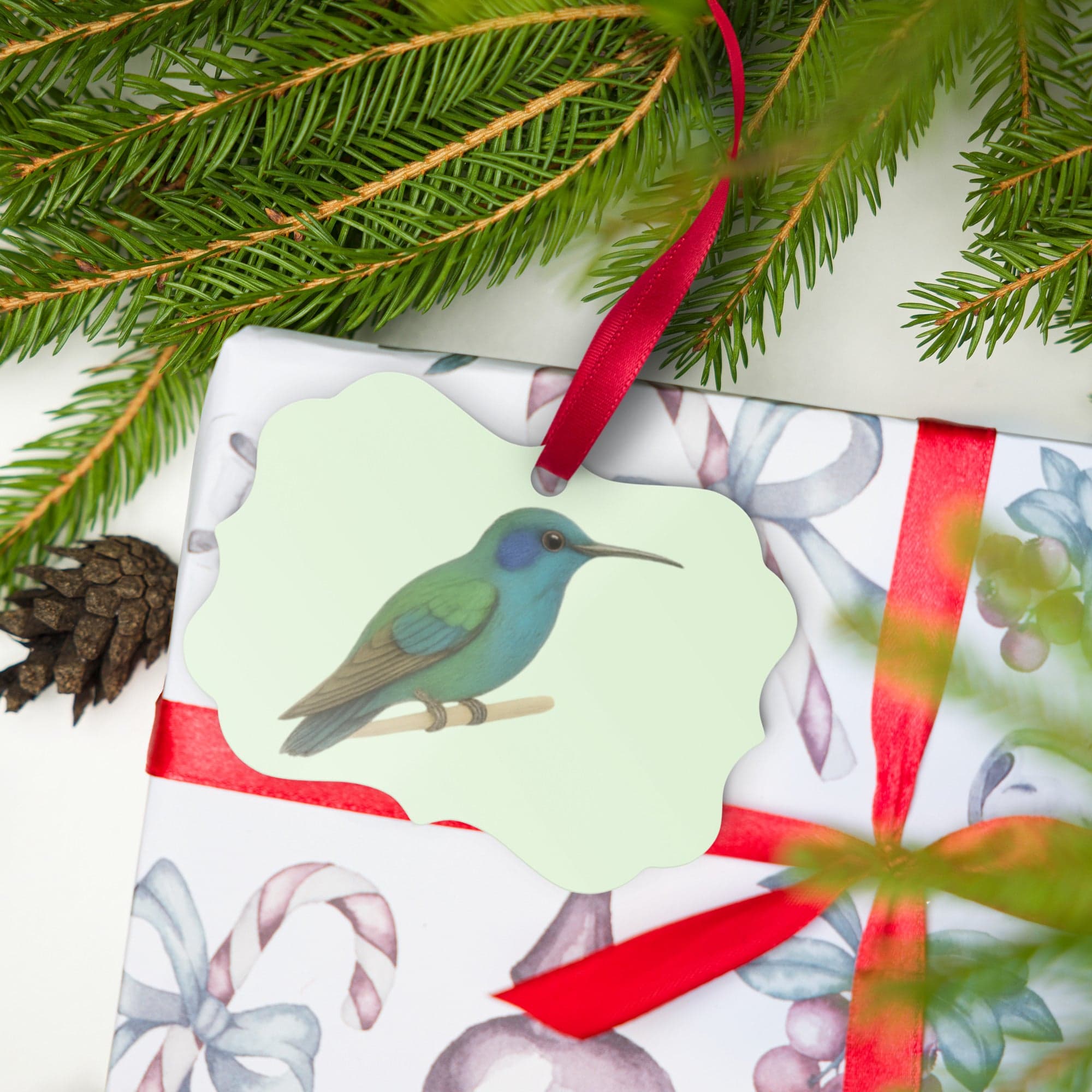 Mexican Violetear Hummingbird Scalloped Ornament